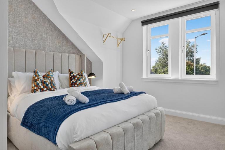 Aparthotel Largs - Mix of Studio, 1 & 2 Bed Suites and 2 Bed Cottage - Chambres d'hôtes Largs