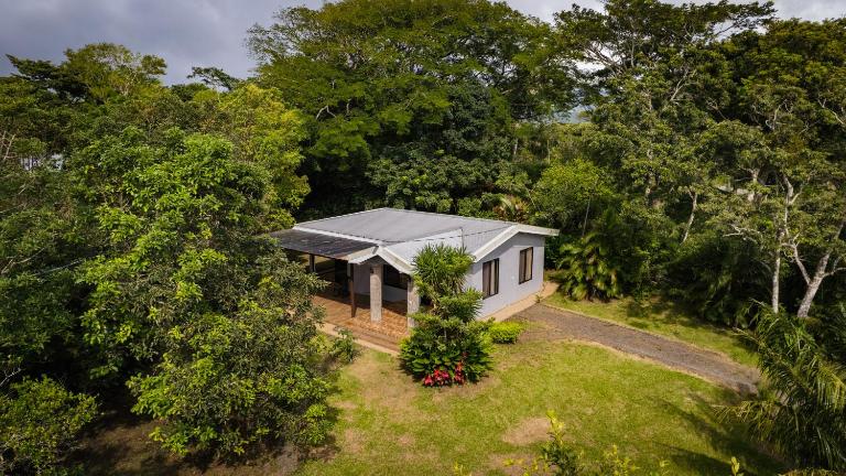 Quiet Miravalles Volcano Farm House with Pool - B&B Bagaces
