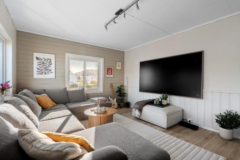 5-Bedroom Family Home Apartment - B&B Tromsø