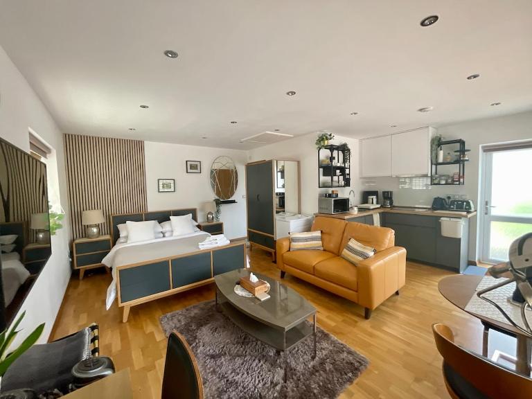 Private, Detached Studio in Bristol - B&B Brístol