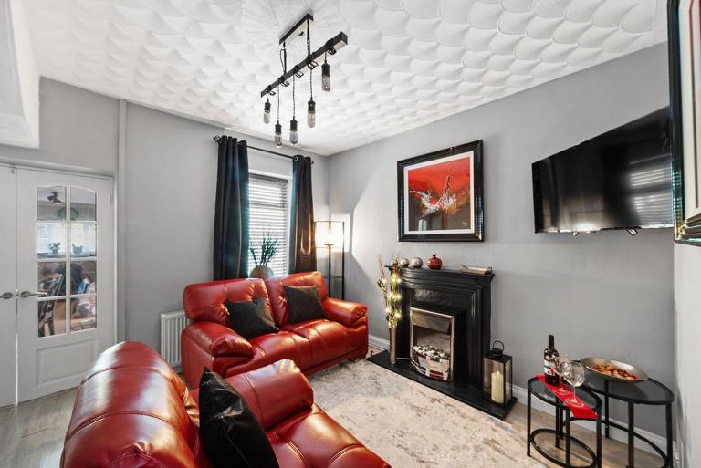 Tawe House Spacious 4-Bed Sleeps 8 Swansea - B&B Morriston