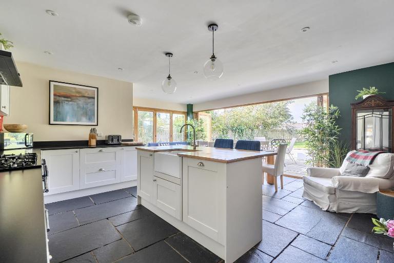 4-Bed Cottage - Pets with Garden & Wood Burner - B&B Helston