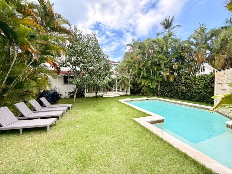 Tropical Villa 4Bedroom 3Baths and Pool Near Beach - B&B Las Terrenas