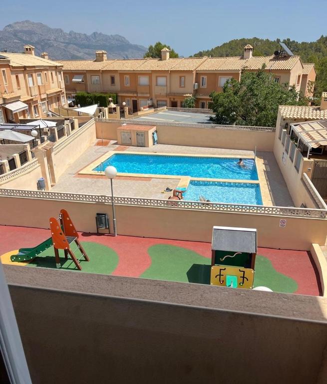 Moderno adosado junto al POLIDEPORTIVO de NUCIA - Ferienwohnung Polop