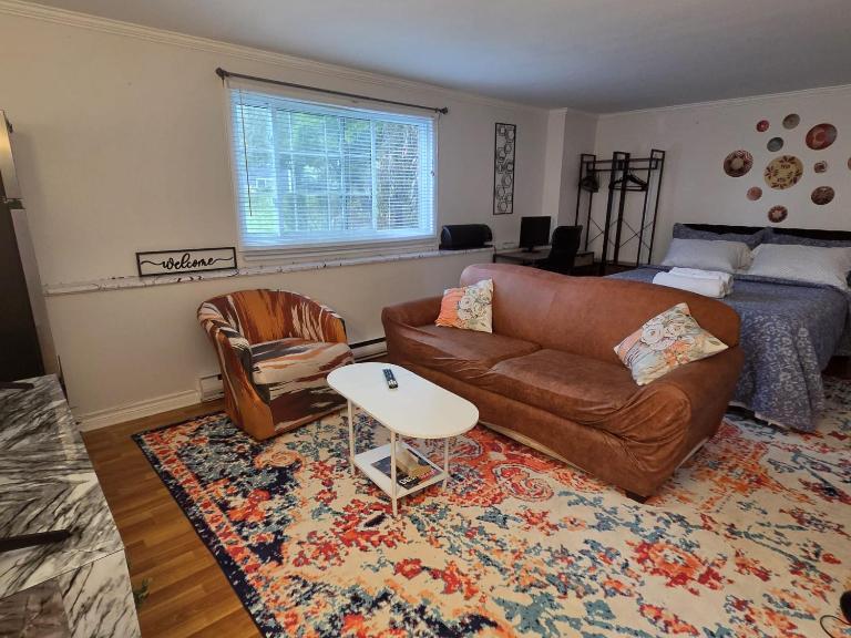 Executive Private Room in a Shared Apartment- Comfortable and Convenient - B&B Saint John