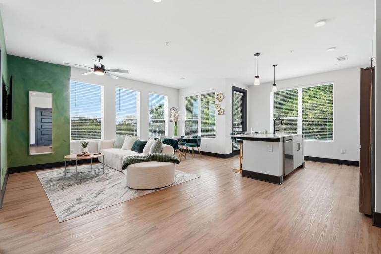 Modern Emerald Oasis Stylish Decatur Getaway - Ferienwohnung Decatur