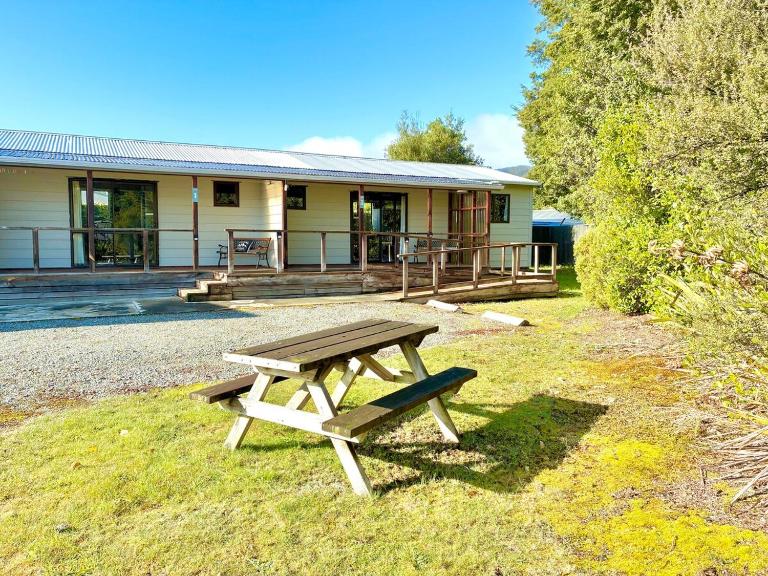 Manapouri Cottage 1 - B&B Manapouri