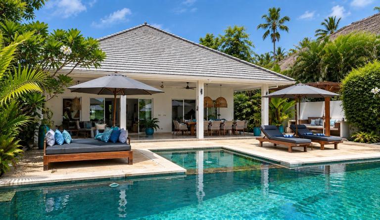Villa Serenity Beachfront Bali - Chambres d'hôtes Pengastulan