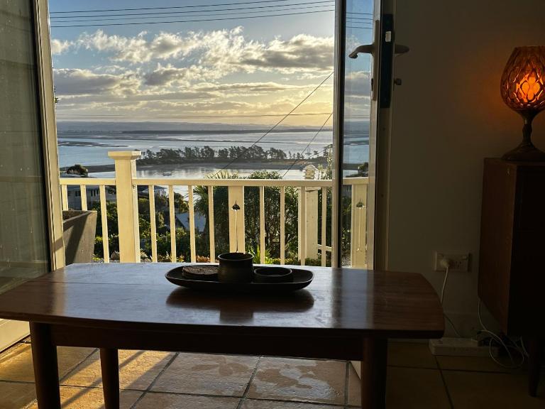 Retro Seaview Studio - Bed and Breakfast Nelson