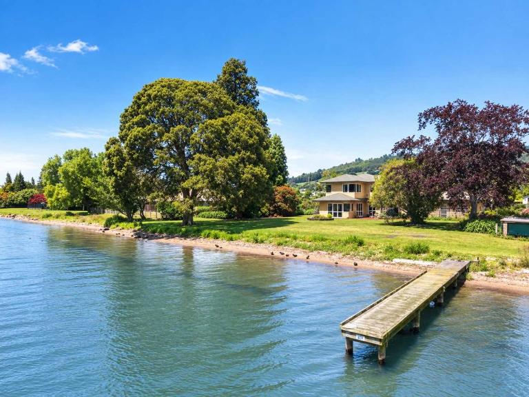 Shore Haven - Lakefront Spa Pool Sleeps 8 - Ferienwohnung Rotorua