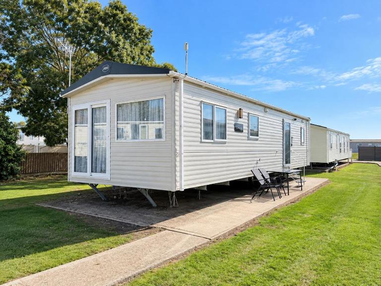 Superb 6 Berth Caravan At St Osyth Beach Park In Essex, Ref 28014Pm - Ferienwohnung Clacton-on-Sea