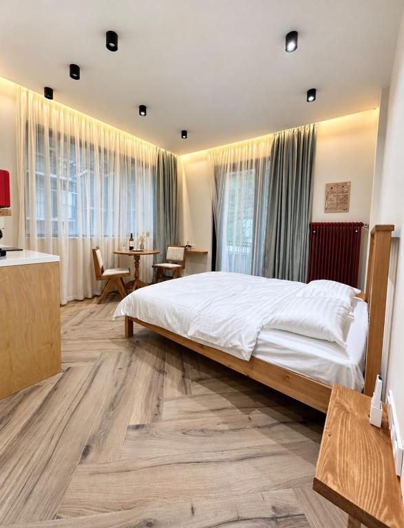 Niari Apartment 1 in old Batumi - Bed and Breakfast Batoemi