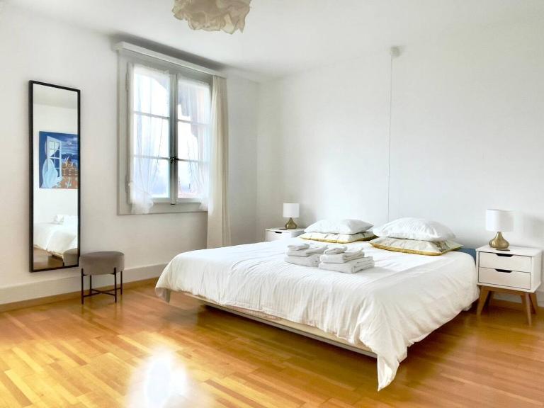 Amazing View with Balcony and free Parking - Ferienwohnung Oberhofen