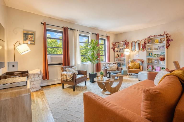 3BR Brooklyn Flatbush King Bed, 2 Queens 5 Min to Kings Theatre - Bed and Breakfast Brooklyn