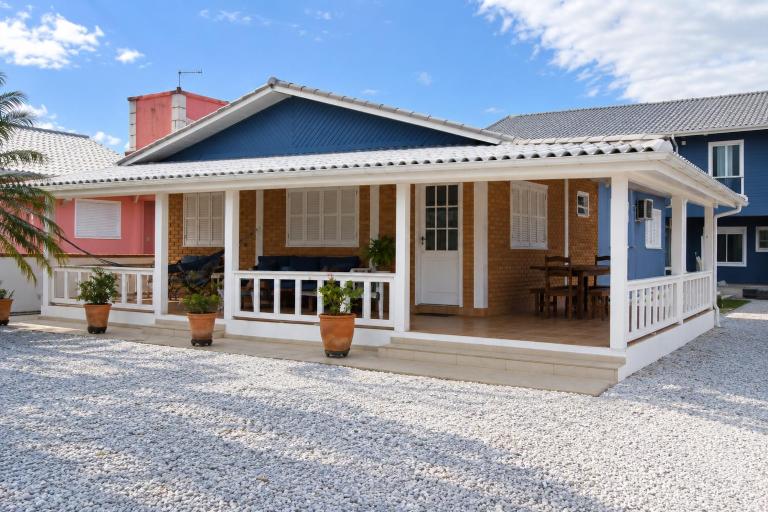Casa com 4 quartos à 200 m da praia c/ churrasqueira - Bed and Breakfast Palhoça