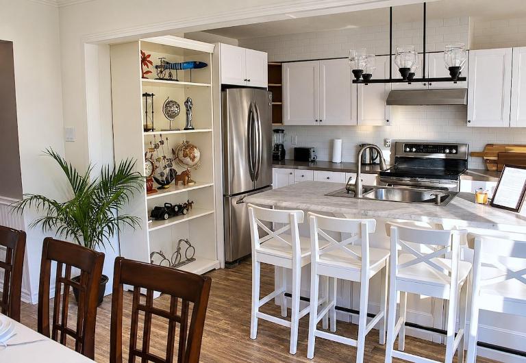 Sofi House in Barrie, 5 bedroom, pool table, PS4 - Ferienwohnung Barrie