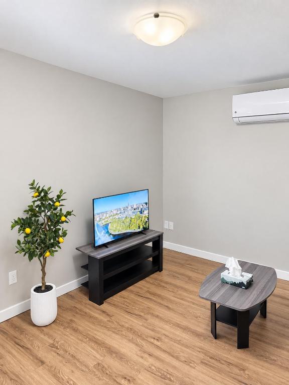 Private North Moncton Suite near Magnetic Hill - B&B Moncton