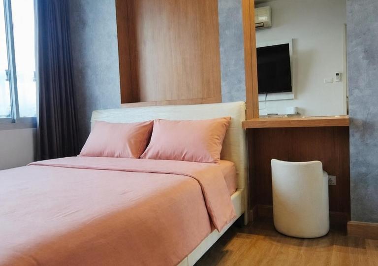 Soft bed,2TVs,many resto shops - B&B Udon Thani