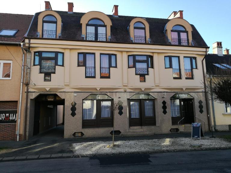 Mátyás Szállás Panzió - Bed and Breakfast Szombathely