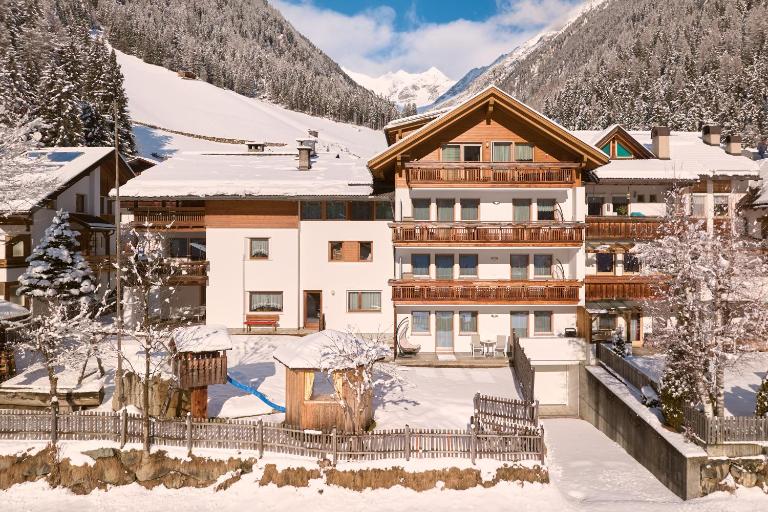 Sonnenschein Panorama Apartments inkl ZIRM-SAUNA, ruhiger Umgebung, reine Luft und BERGPANORAMA - B&B Riobianco