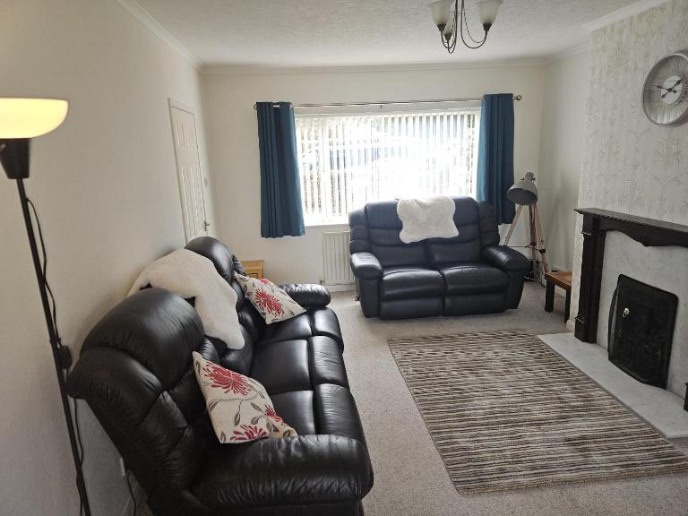 Lovely 3 Bedroom House 5 Minutes M6 or Carlisle - Bed and Breakfast Carlisle