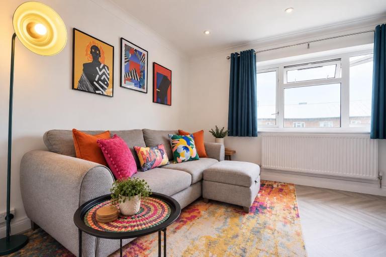 Stylish 2-Bed Apartment in Bromley - Bed and Breakfast Bromley