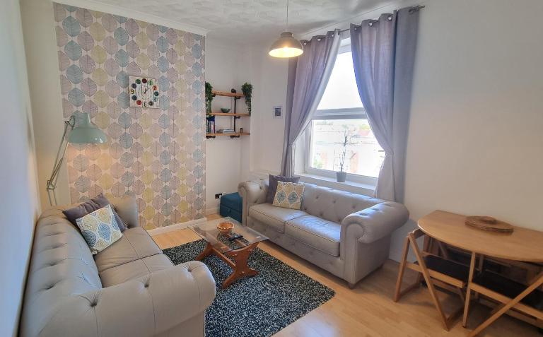 Southsea Escape - 2 double bedrooms apartment - PARKING PERMITS INCLUDED - Chambres d'hôtes Portsmouth