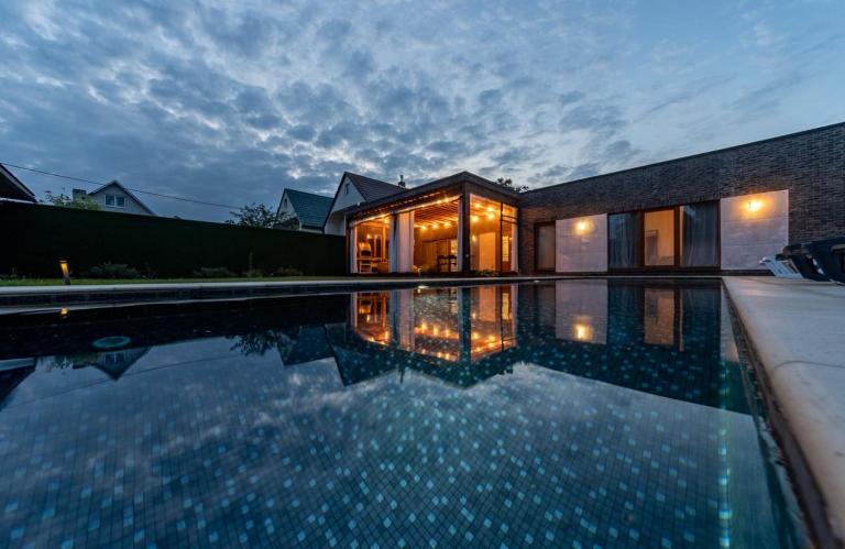 Метро Лівобережна басейн камін барбекю тераса будинок 150 кв м - B&B Kyiv