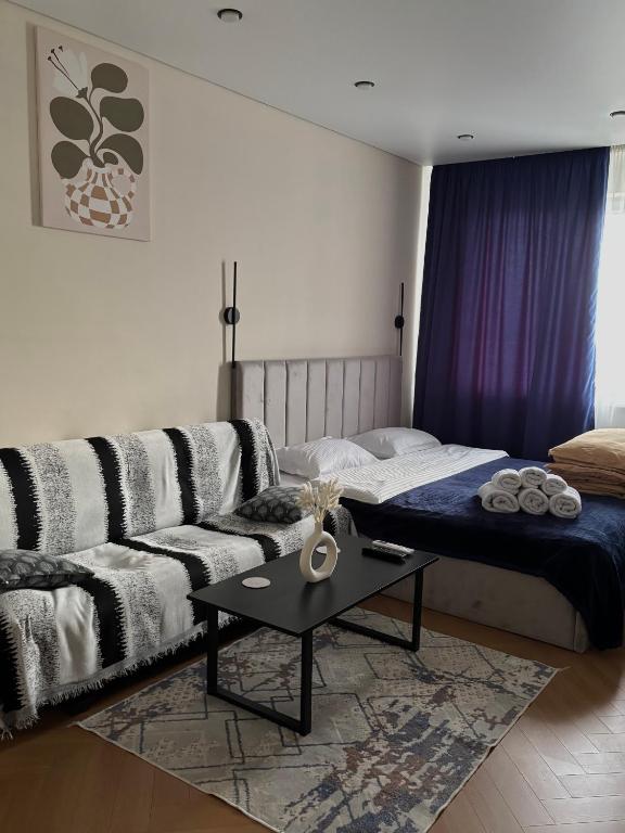 Home comfort Квартира рядом Аэропорт и Aport Mall - Bed and Breakfast Almaty