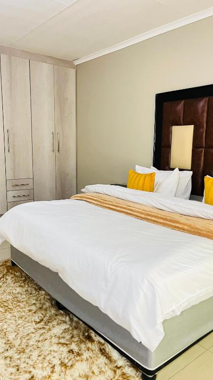 Sarina Boutique Guesthouse - Bed and Breakfast Emalahleni