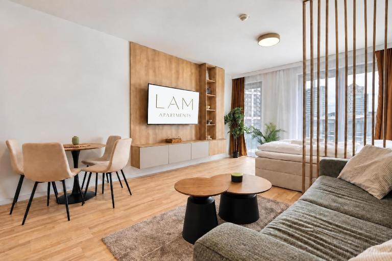 LAM Oak - AC - Free Parking - Balcony - B&B Bratislava