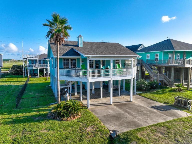 Steps to Beach, King Beds, Pet and Kid Friendly - B&B Bolivar Peninsula