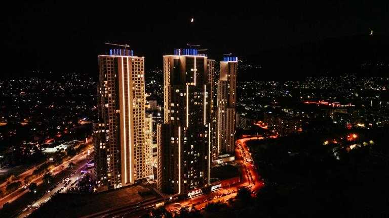 The 38th Mural Noir Skyline Residence - B&B Skopje