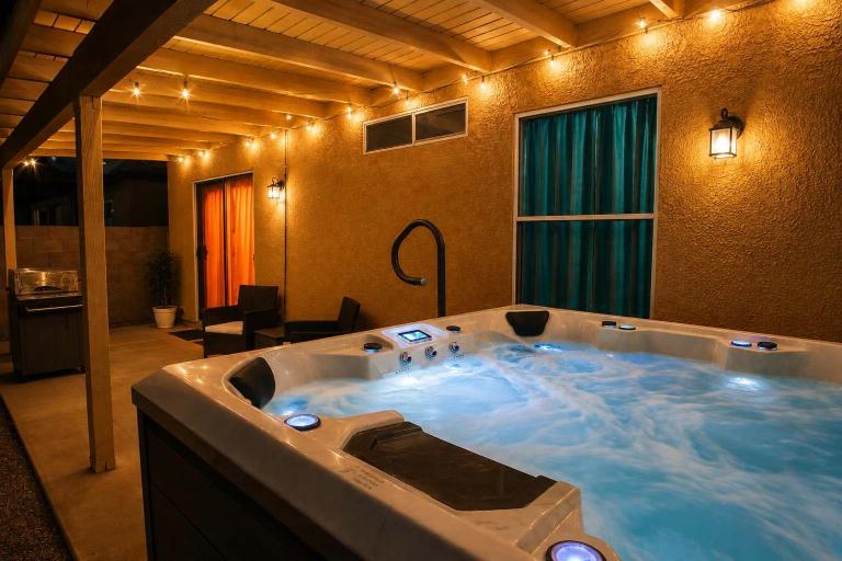 Sonoran Sanctuary w/ Garage, WFH Setup by I-10 & Downtown - B&B Tucson