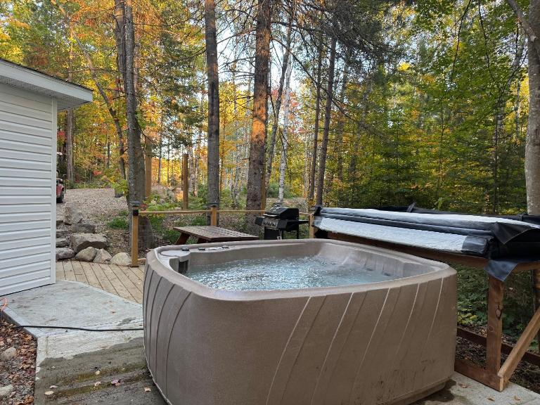 L'Évasion - Dôme avec spa en nature et accès au lac - B&B Saint-Zénon