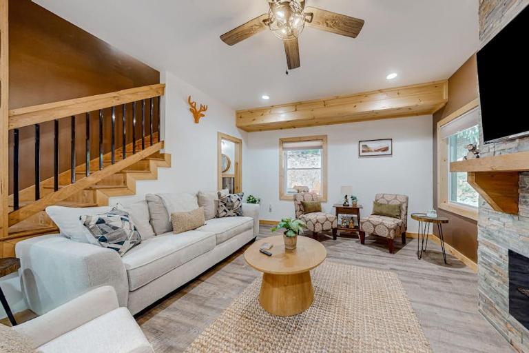Little Bear Lodge - B&B Ellijay