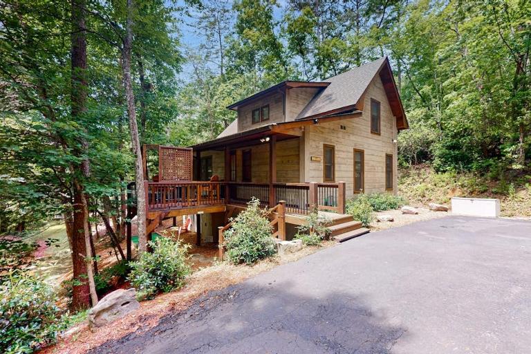 Simply Devine at Water's Edge - B&B Blue Ridge