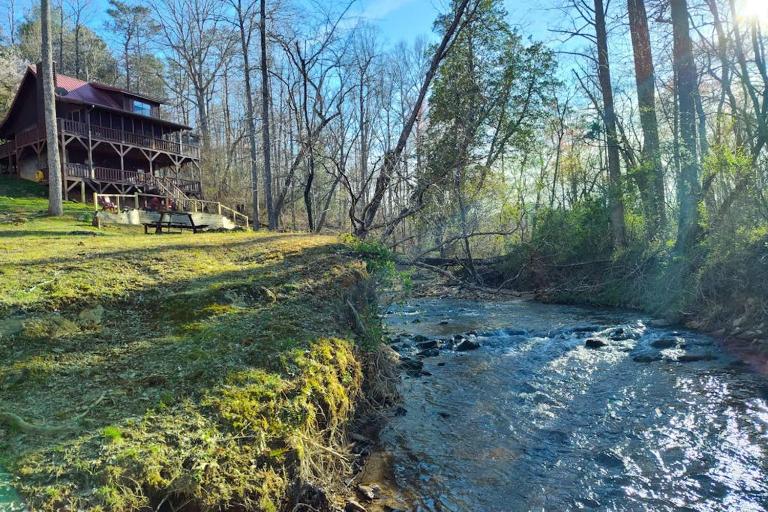 Lazy Bear Creek Lodge - Chambres d'hôtes Blairsville