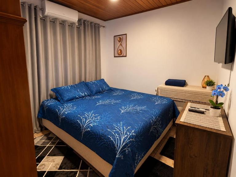 Casa Inteira de 2 Quartos, Sala, Cozinha, Banheiro Com Garagem e Quintal Amplo - B&B Campo Grande