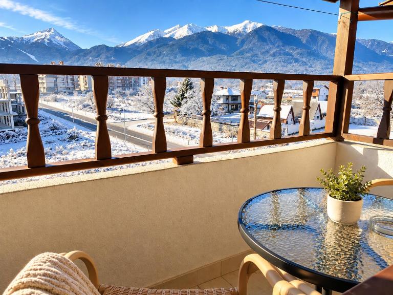 Mountain Panorama Private Apartment in Snow Lodge - B&B Bansko
