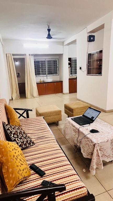 3Bhk PVT apt Near Railway Station Self-Check in - Ferienwohnung Jālaun
