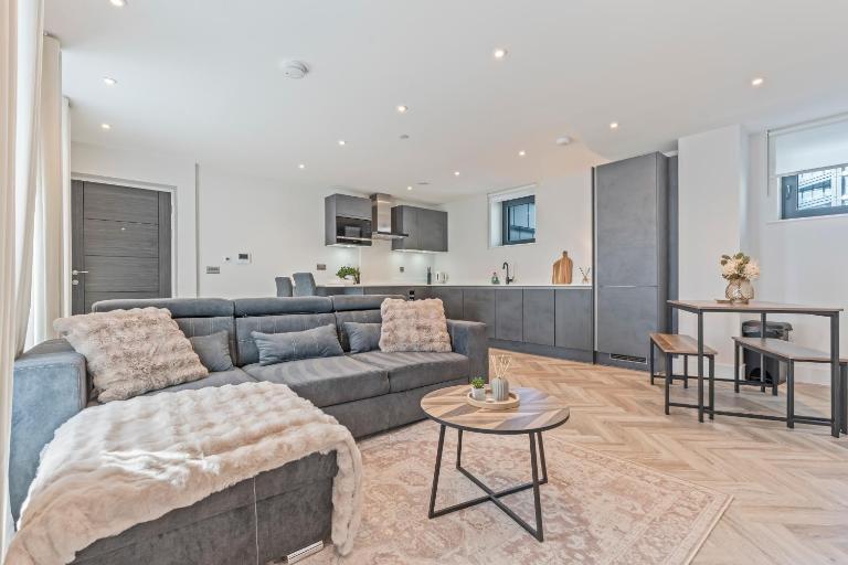 Luxury 1-Bed London Stay - 2 Mins to Tube - B&B New Barnet