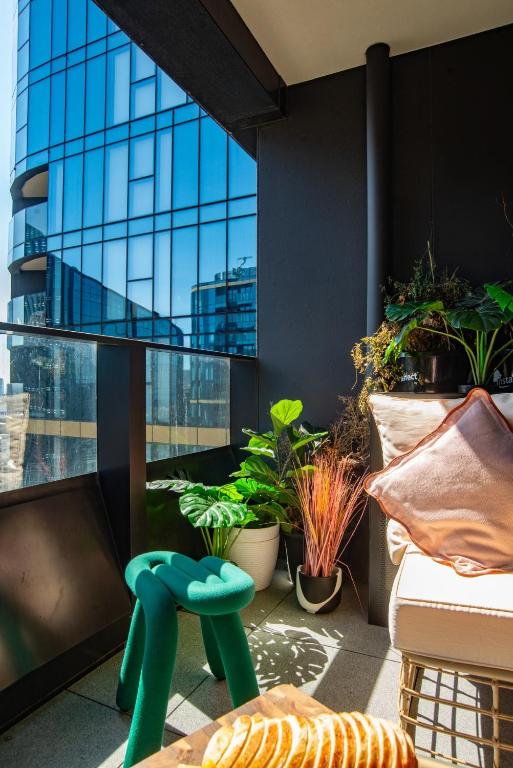 SODO Level 35 2 Bed Santuary with Balcony & Resort Amenities - Pool Jacuzzi Sauna Steam Room & Gym - Chambres d'hôtes Melbourne