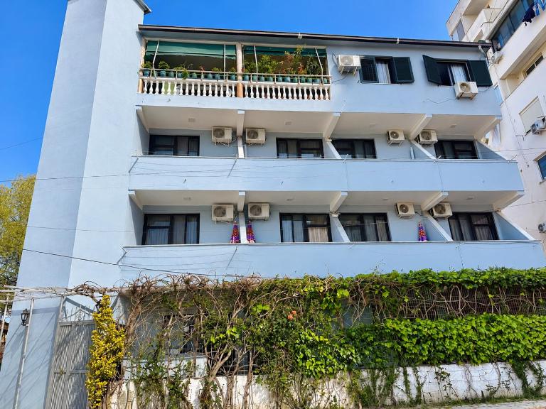 Arben - B&B Durrës