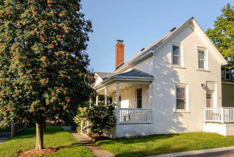 The Wild Rose - Cozy PEC Rental in Picton ST-2020-0428 - Chambres d'hôtes Picton