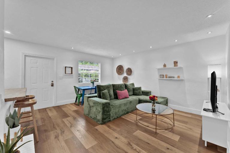 Stylish 2 BR condo - close to Riverwalk - B&B Fort Lauderdale
