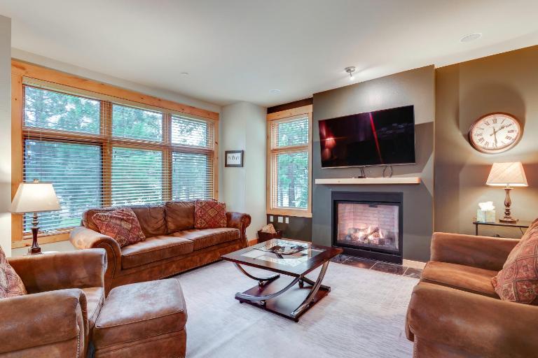 Mammoth Lakes Condo w/ Fireplace: Near Skiing! - Ferienwohnung Mammoth Lakes