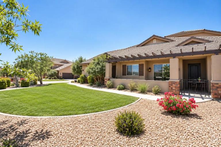 Casa Del Osos with Yard Pool and Spa - B&B Washington