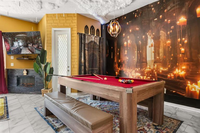 Theme Home with Heated Pool Spa and Game Room - Chambres d'hôtes Davenport