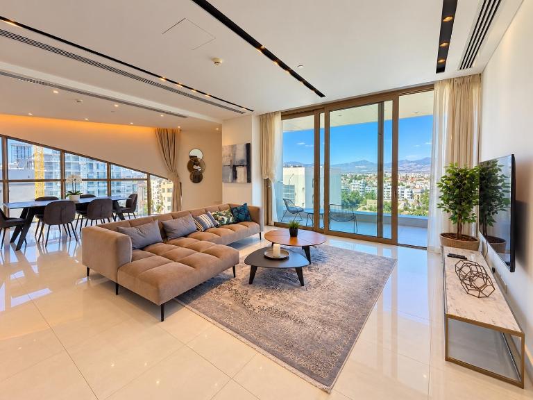 360 SkyHigh Luxury Residence - B&B Nicosia
